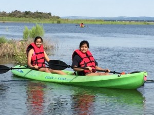 L-R: Niti Malwade '18 and Shreya Nakkala '18 celebrate summer by kayaking.