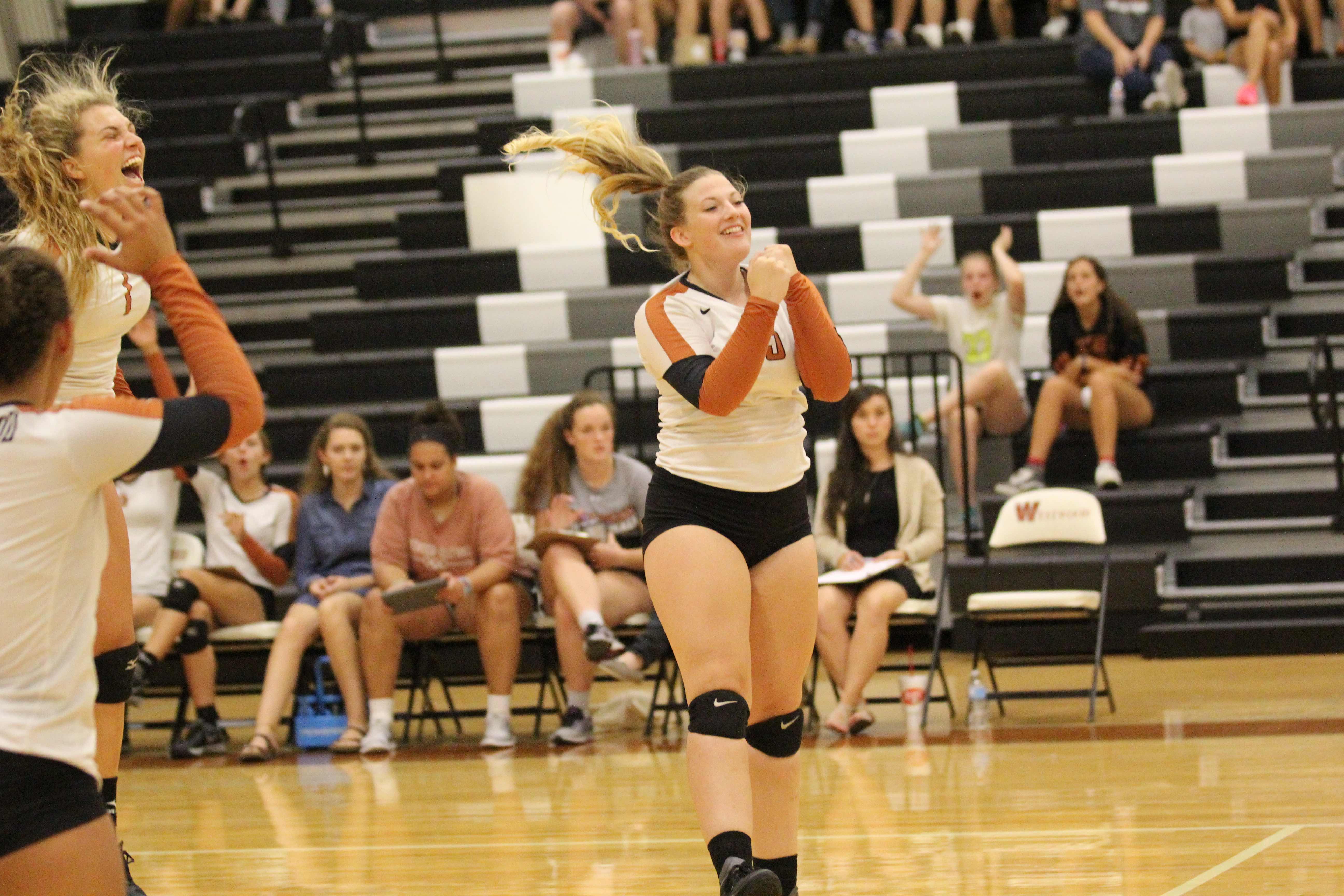 GALLERY: Varsity Volleyball Wins First District Match Against Pflugerville