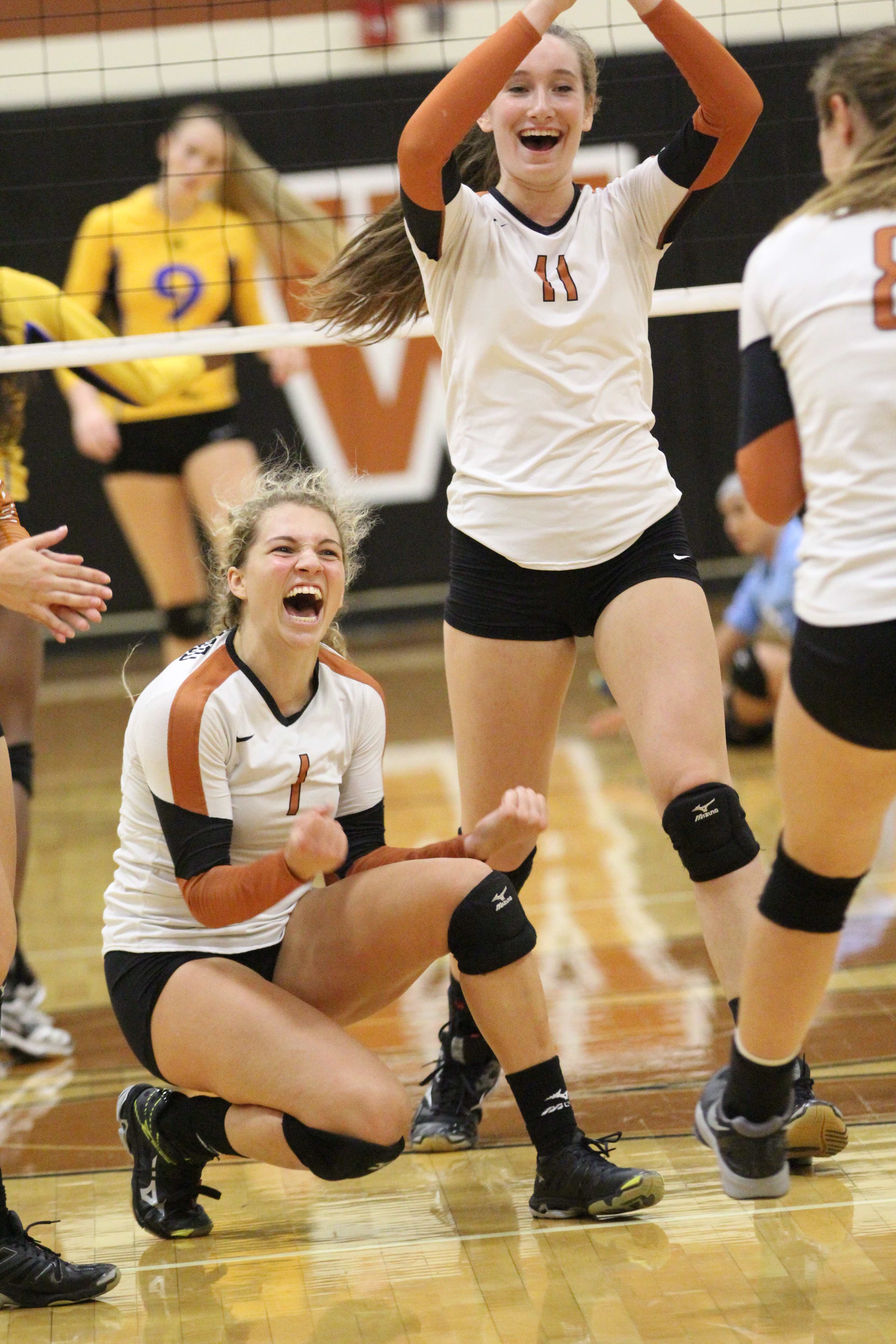 GALLERY: Varsity Volleyball Wins First District Match Against Pflugerville