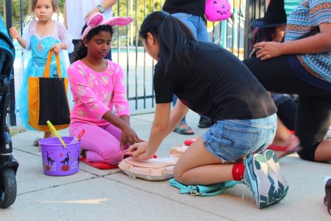 Westwood HOSA explains CPR to children for their Halloween activity.