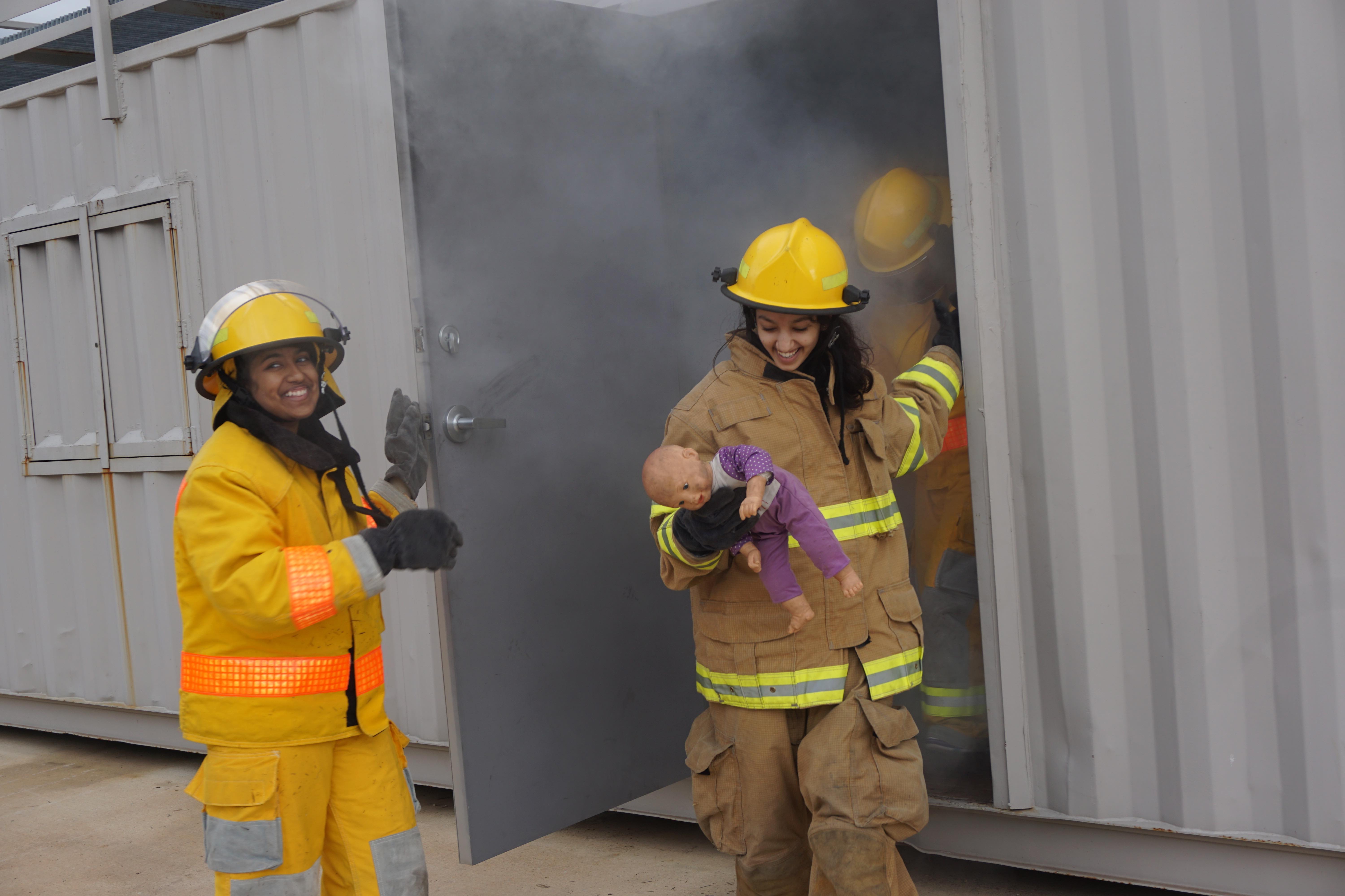 Disaster+Response+Students+Learn+Firefighting+Skills