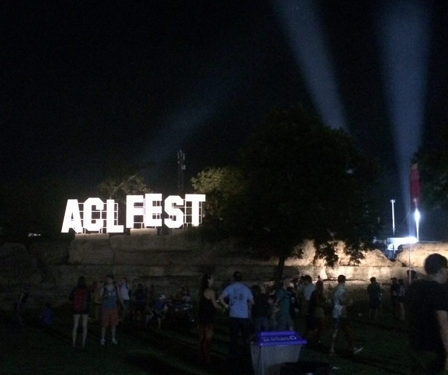 Spotlights illuminate the ACL Fest sign.