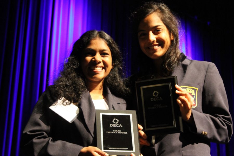 Pritika Paramasivam '19 and Kavya Raghavendhran '19 pose with their plaque. 