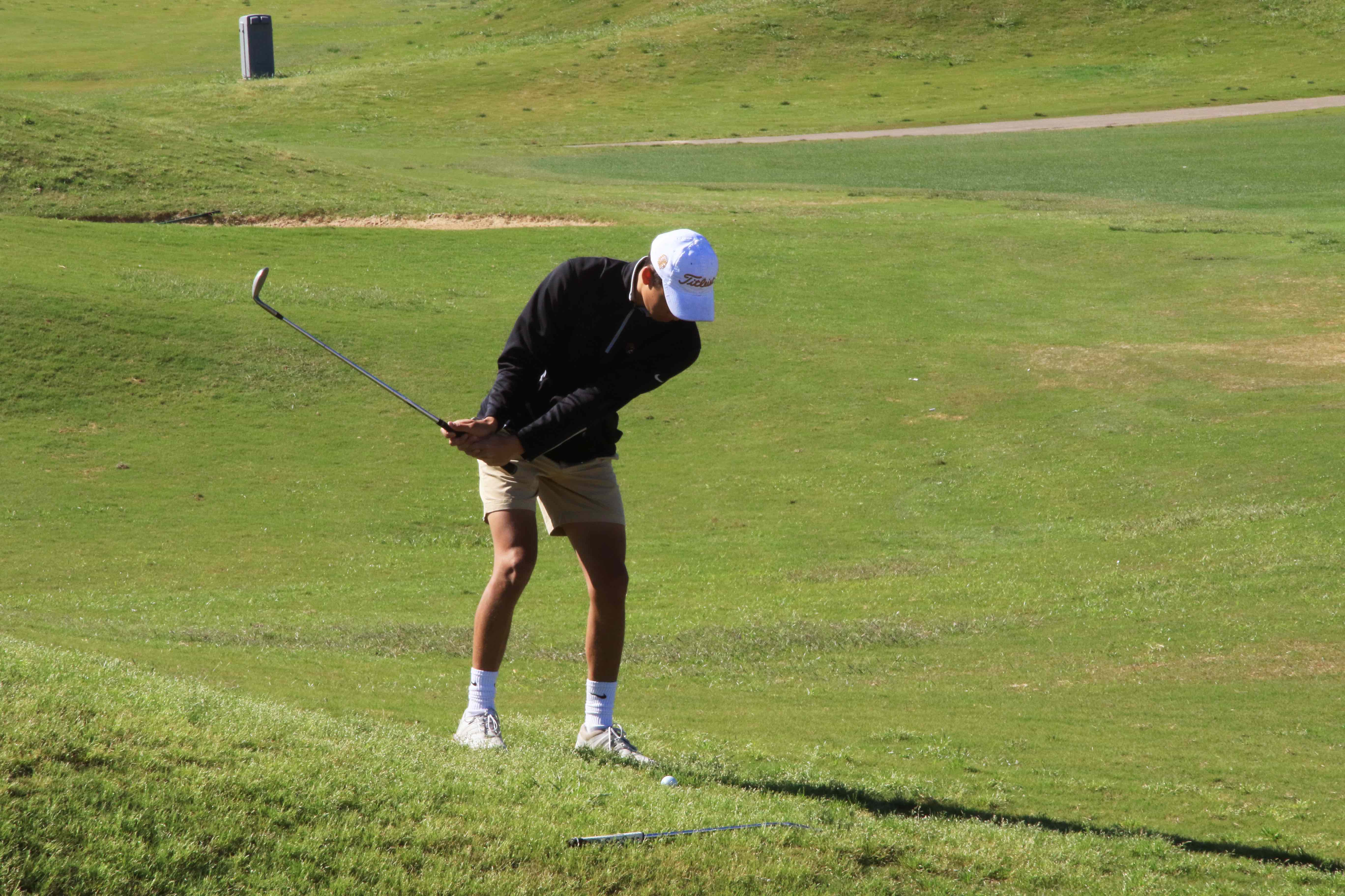 GALLERY%3A+Boys+Golf+Takes+A+Swing+at+Districts