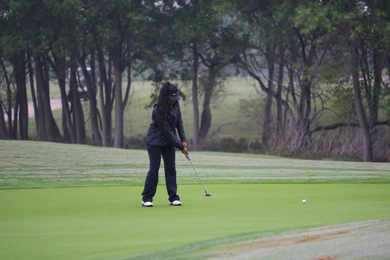 GALLERY%3A+Girls+Golf+Participates+in+District+Tournament