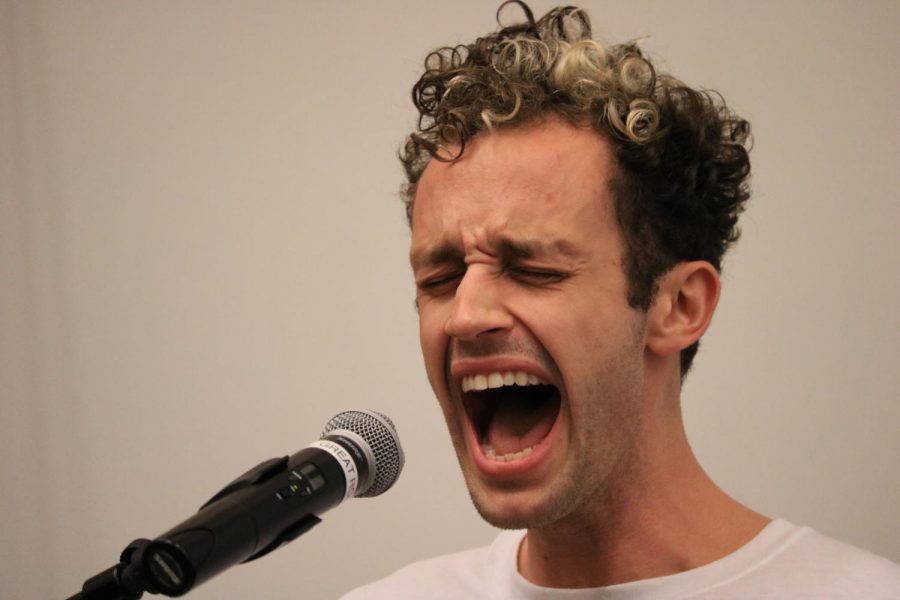 Wrabel sings into the microphone.