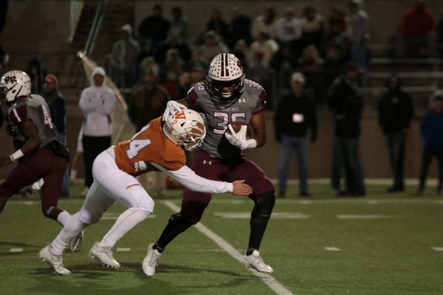 Will Clitheroe ‘19 tackles Round Rock running back