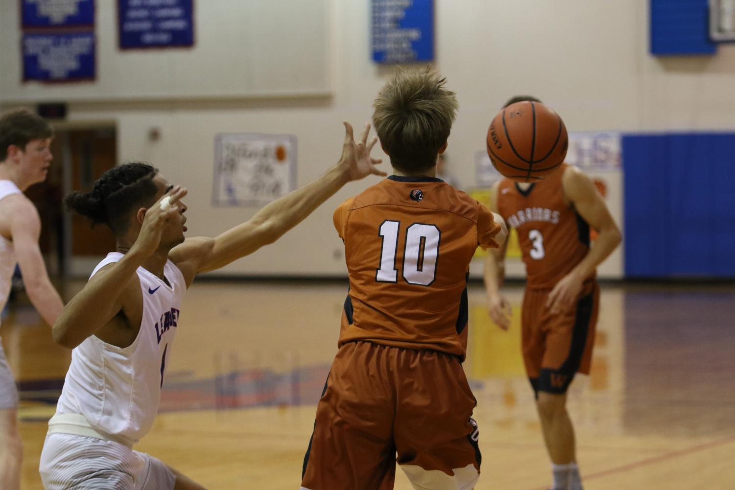 Varsity+Boys+Basketball+Wins+in+Buzzer+Beater+over+Leander+Lions+42-40