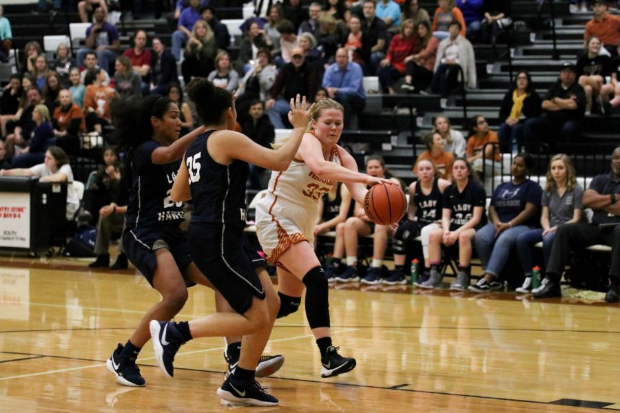 Meaghan Hendricks 18 passes the ball across the court to a teammate.