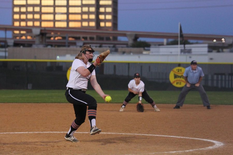 Eileigh Whyte 21 pitches the ball.