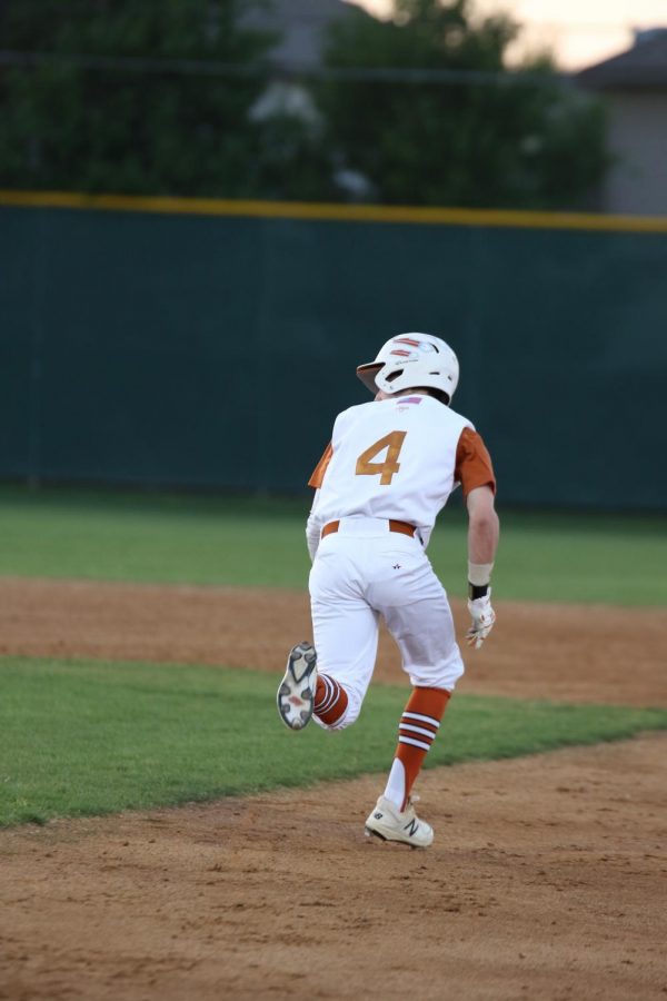 Chad Dixon 18 runs to second against Pflugerville. 