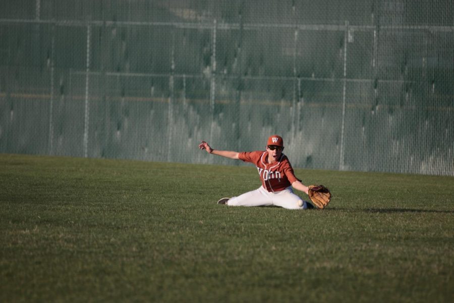 Colin Cooper 21 stretches to catch the ball in right field.