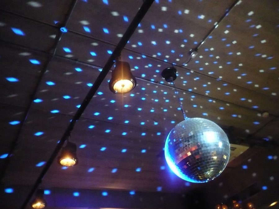 Pacesetters Organize Disco-Themed Homecoming Dance