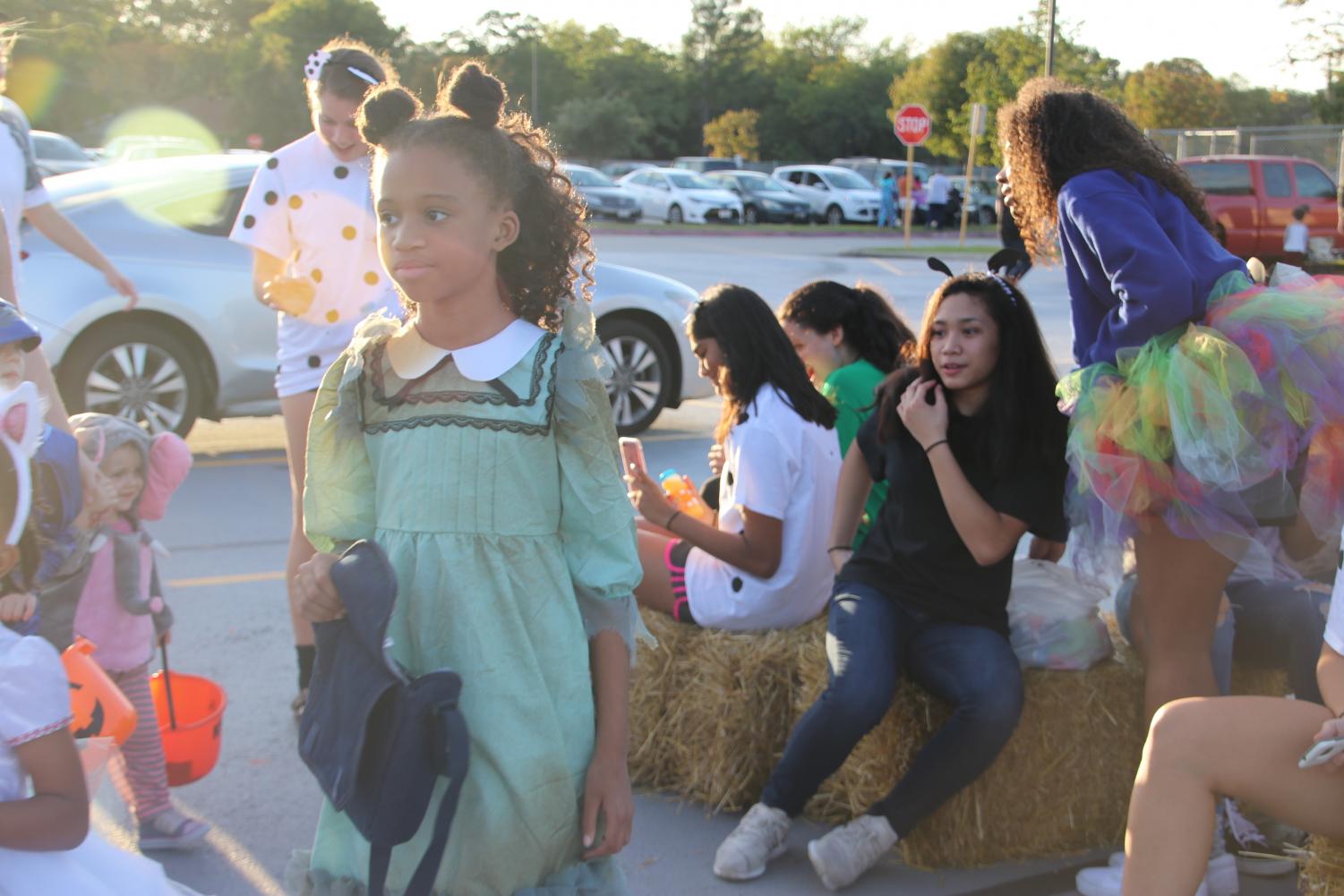 Students+Volunteer+at+Trunk-Or-Treat