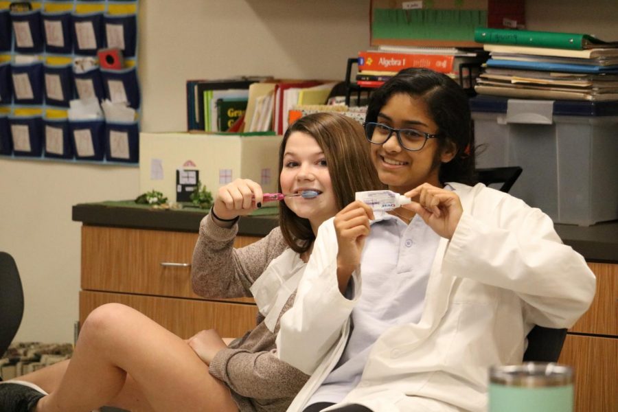 Freshmen Aria Hegde and Leila Allebe advertise their toothpaste for their French infomercial.