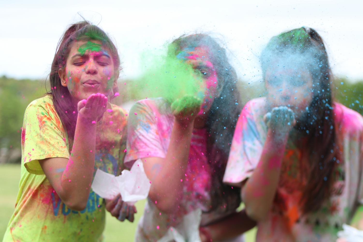 IBSO+Engages+IB+Students+With+Holi+Event