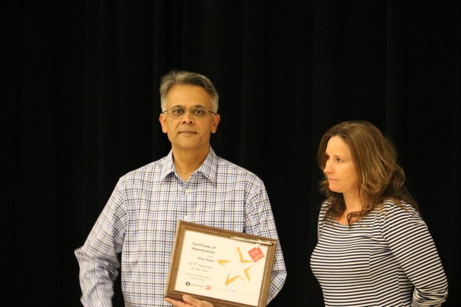 Mr. Hiten Patel accepts his award for volunteer of the year. 