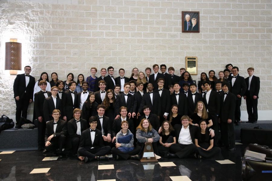 The Wind Ensemble gathers in the foyer after getting the results back from the judges.