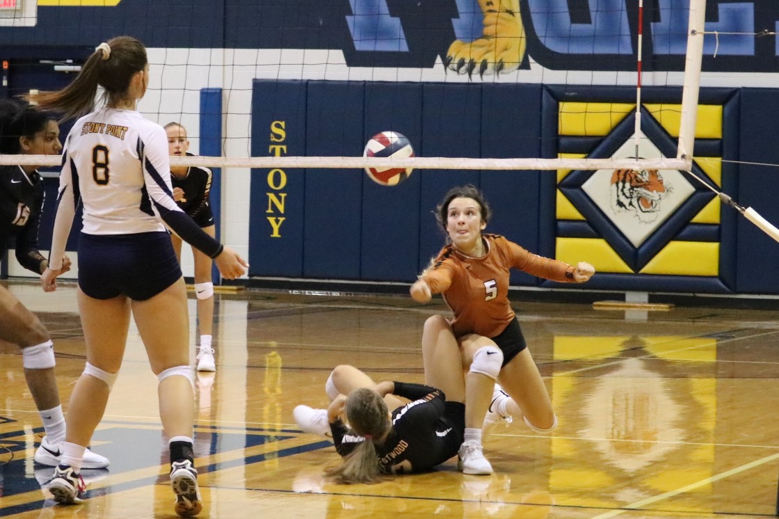 GALLERY%3A+JV+Orange+Volleyball+Conquers+Stony+Point+2-0