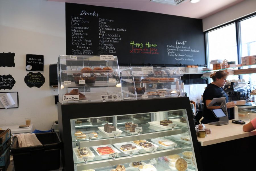 The chalkboard-menu adds to the authentic atmosphere of the bakery.