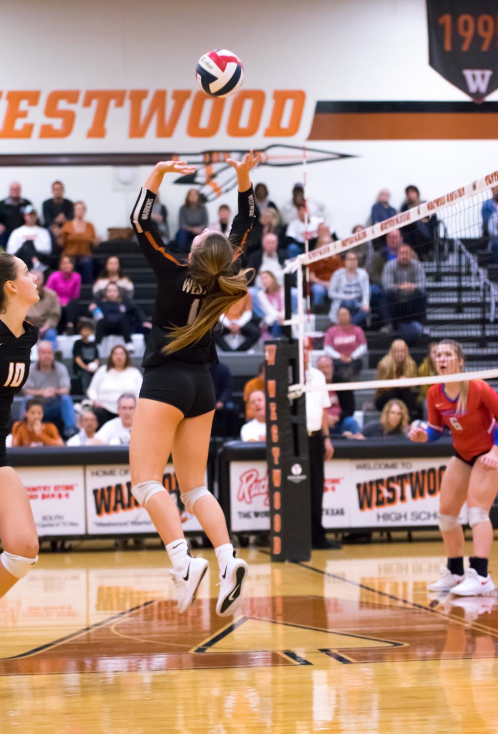Varsity+Volleyball+Overcomes+Leander+in+Five-Set+Nail-Biter