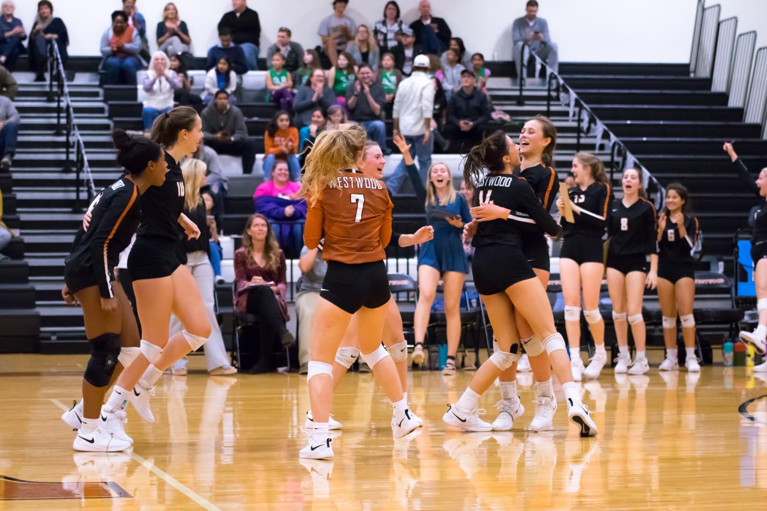 Varsity+Volleyball+Overcomes+Leander+in+Five-Set+Nail-Biter
