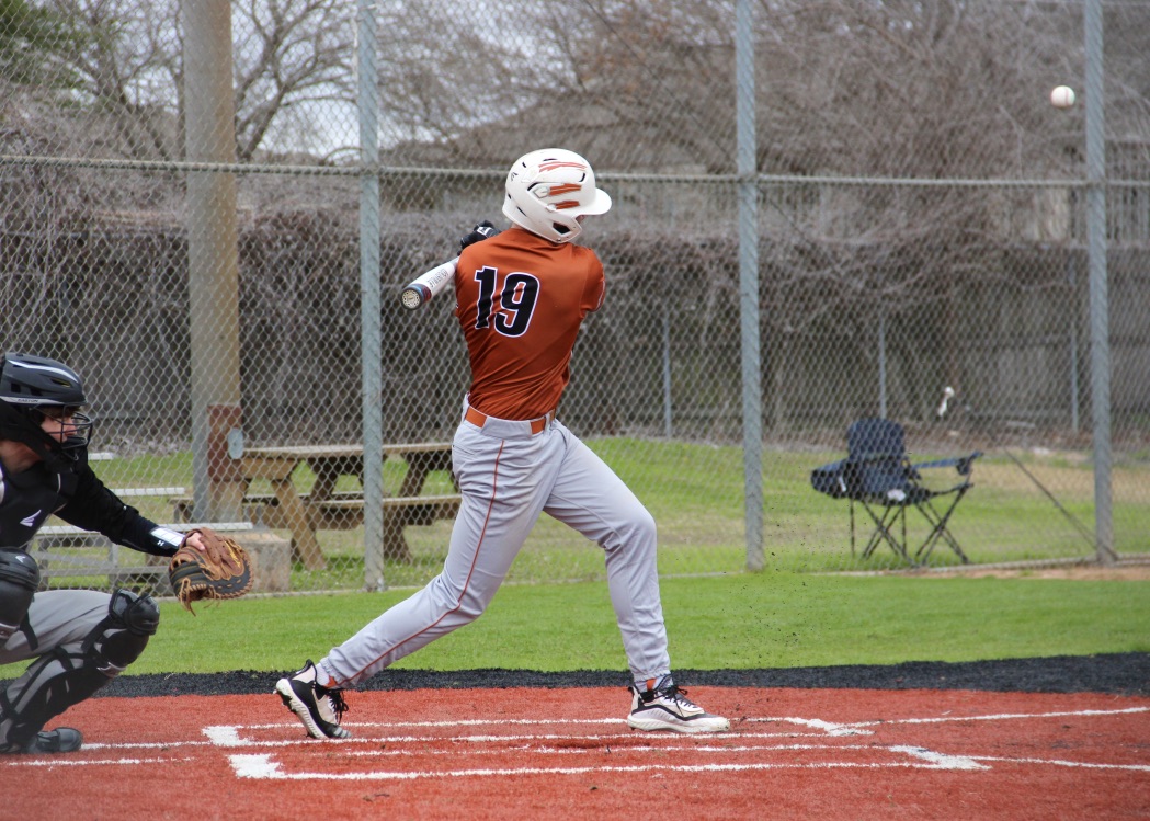 GALLERY%3A+Varsity+Baseball+Squares+Off+Against+Weiss+in+Scrimmage