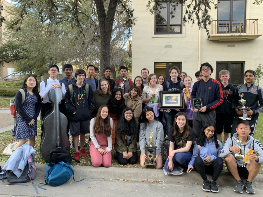 Westwood+students+pose+in+front+of+Texas+State+University+after+placing+in+3rd+place+for+Sweepstakes.+Individual+and+group+events+were+both+represented+during+the+tournament.+