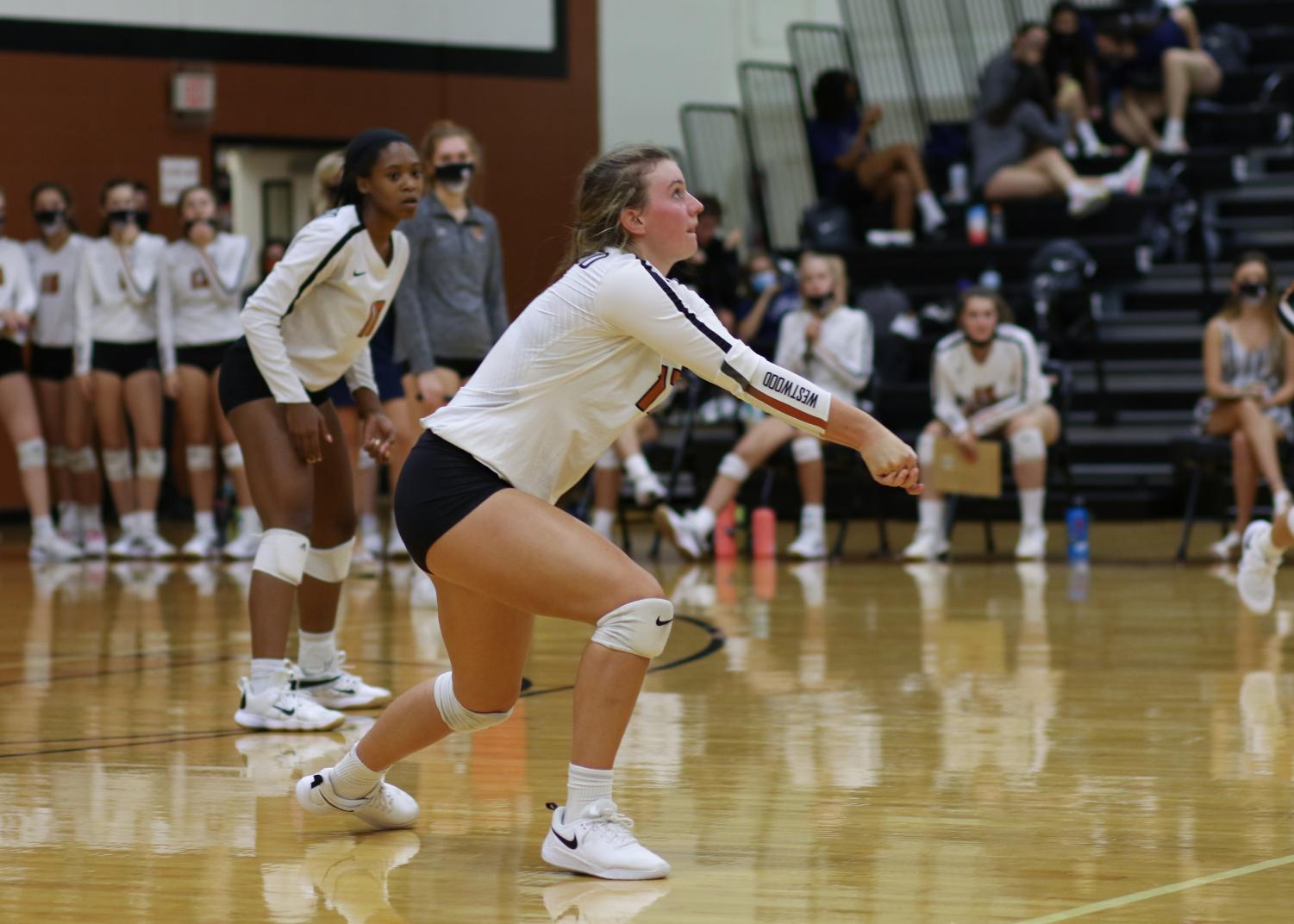 GALLERY%3A+Varsity+Volleyball+Nabs+Victory+over+Hutto+in+Three+Sets