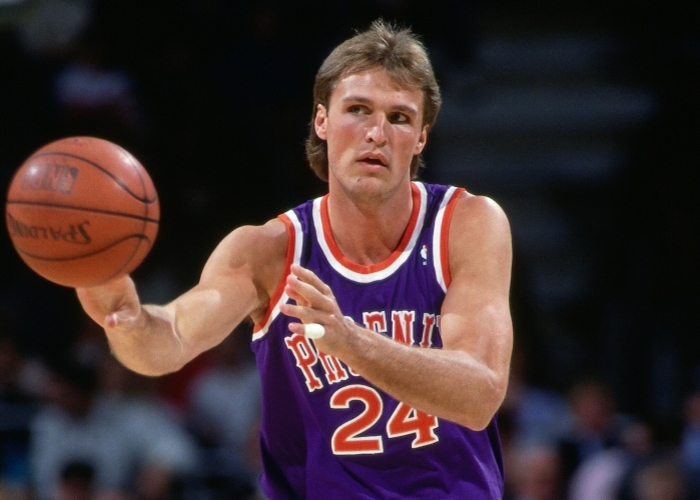 In 1989 Tom chambers No.24 of the Phoenix Suns passes off against the Houston Rockets 