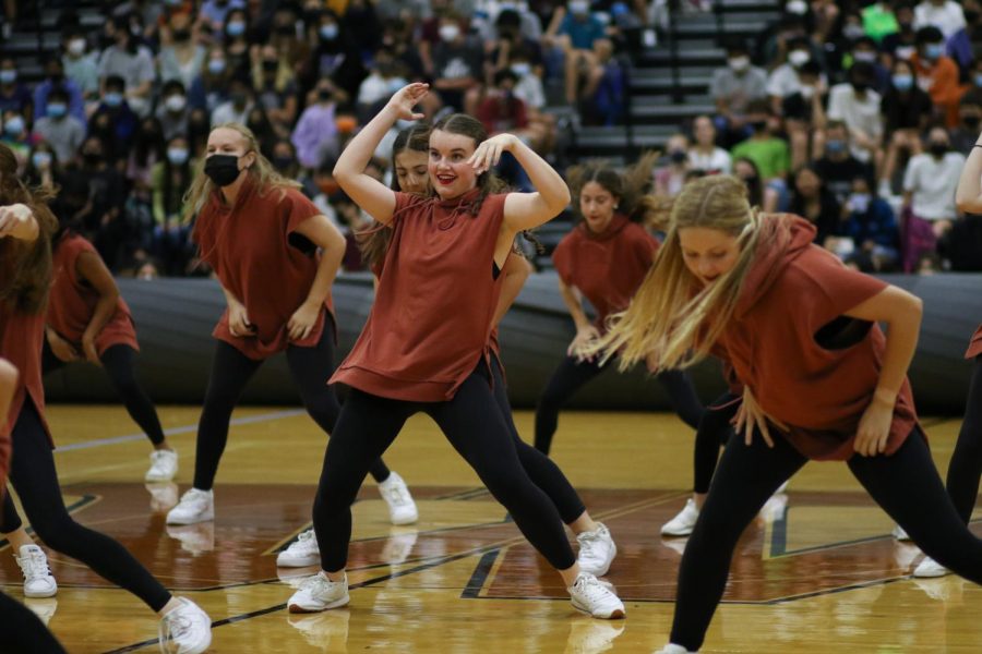 The sundancers performed to a medley of hip hop and pop songs with passion as the crowd cheered on. 