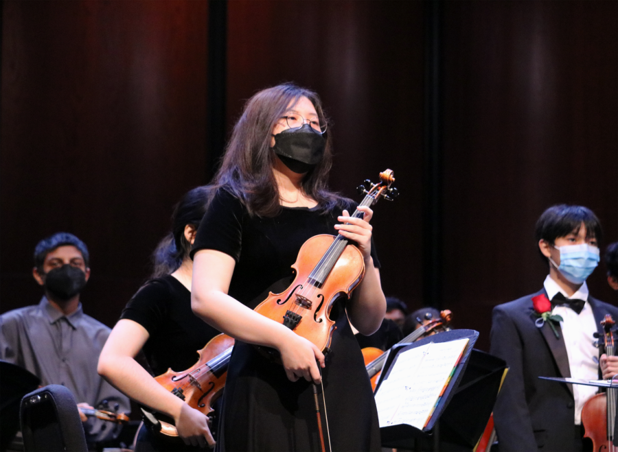 Rising to face the audience, concertmaster Hannah Lee 24 and the String Orchestra receive spirited applause following their performance. The students played three selections under the direction of Dr. Elizabeth Chappell. 