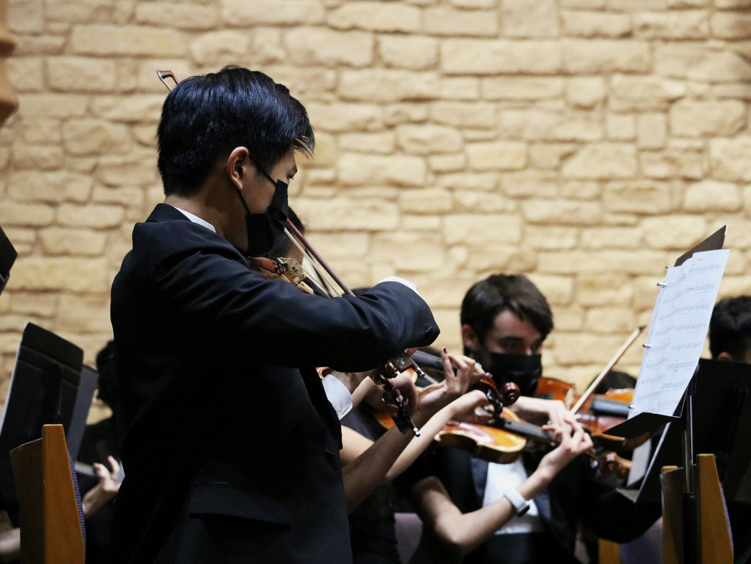 Orchestra+Amplifies+Holiday+Ambience+at+Winter+Concert+Performance