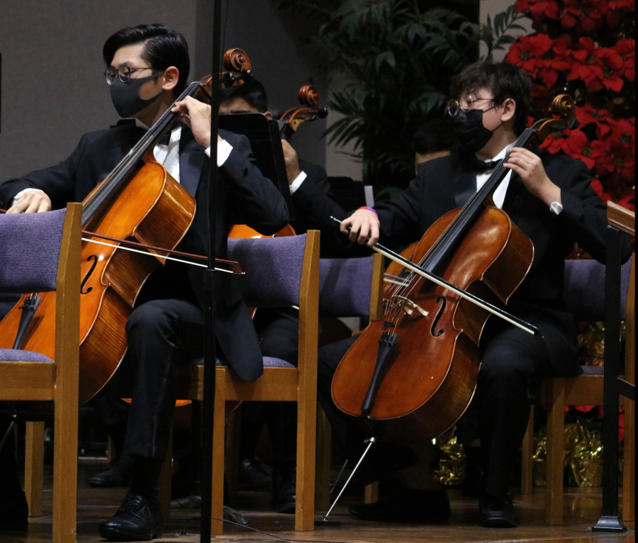 Cellists Henry Kam 24 and Ben Schuler 25 play in unison, attentively projecting certain portions of Point Lookout, where low strings are prominent. The Philharmonic 2nd Block Orchestra played a total of three selections. 