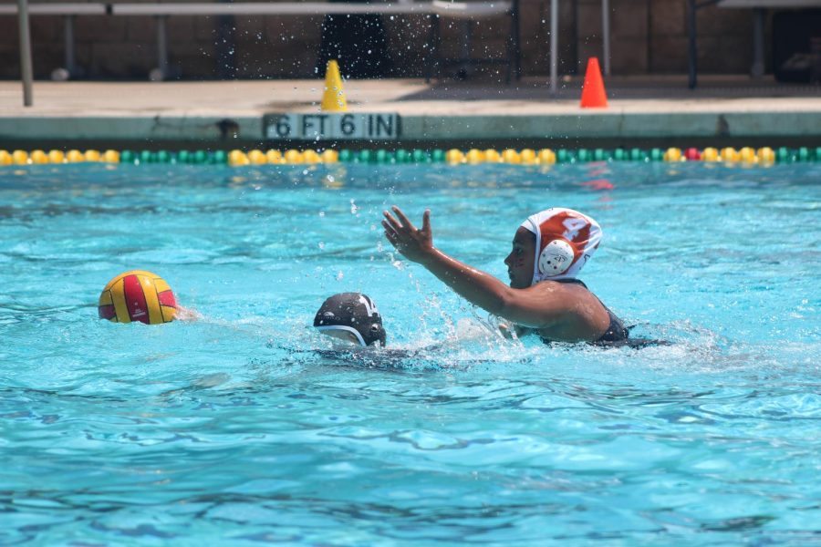 Shraddha Chaudhari ‘25 flings the waterpolo ball over the head of her competition, once again giving Westwood an edge over LASA. The pass propelled the team forward towards scoring as they knocked through the opposition’s defenses.