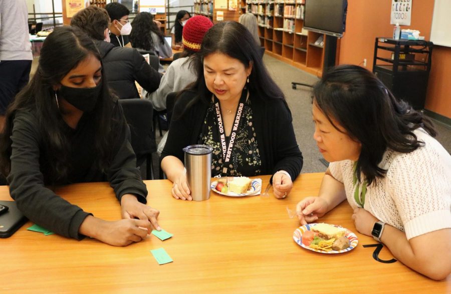 Drawing attention to the stem of a particular Spanish word, Anisha Aslesh 23 explains associated conjugation rules to French teacher Madame Anne Macharia and Chinese teacher Ms. Helen Wang. Many members of the Languages Other Than English (LOTE) department participated in the lunch event, demonstrating interest in a friendly opportunity to learn Spanish. 

