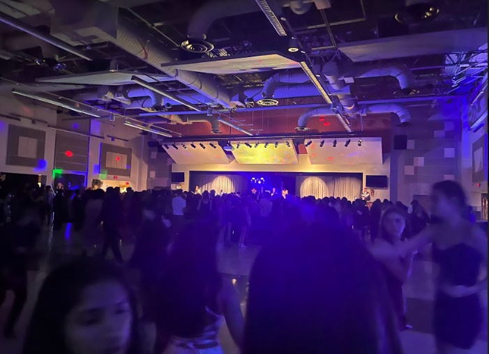 Warriors Relax at Roaring 20s-Themed Homecoming Dance