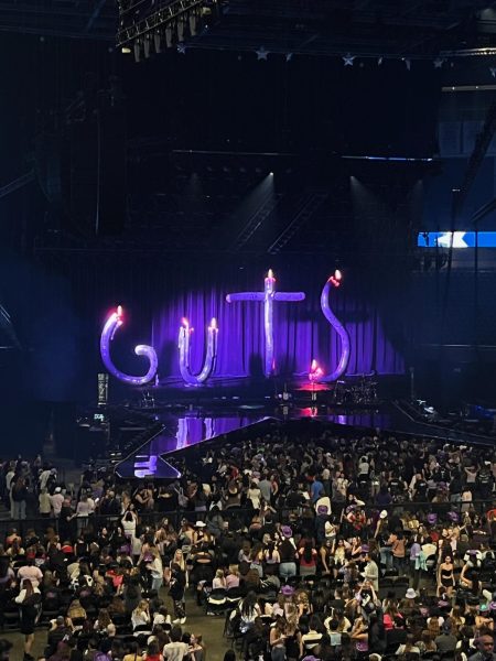 Building anticipation, a visual of melting candles that spell out “Guts” count down the minutes until Olivia Rodrigo makes her entrance. Rodrigo’s exceptional performance showcased her vocal capabilities, and prowess as a dynamic pop performer. 
