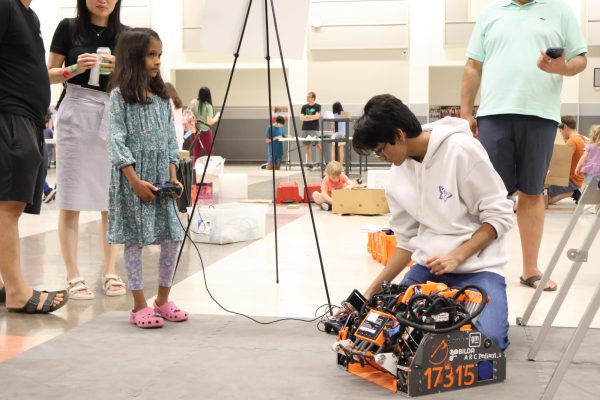 Robotics Reaches Community at Build Bash