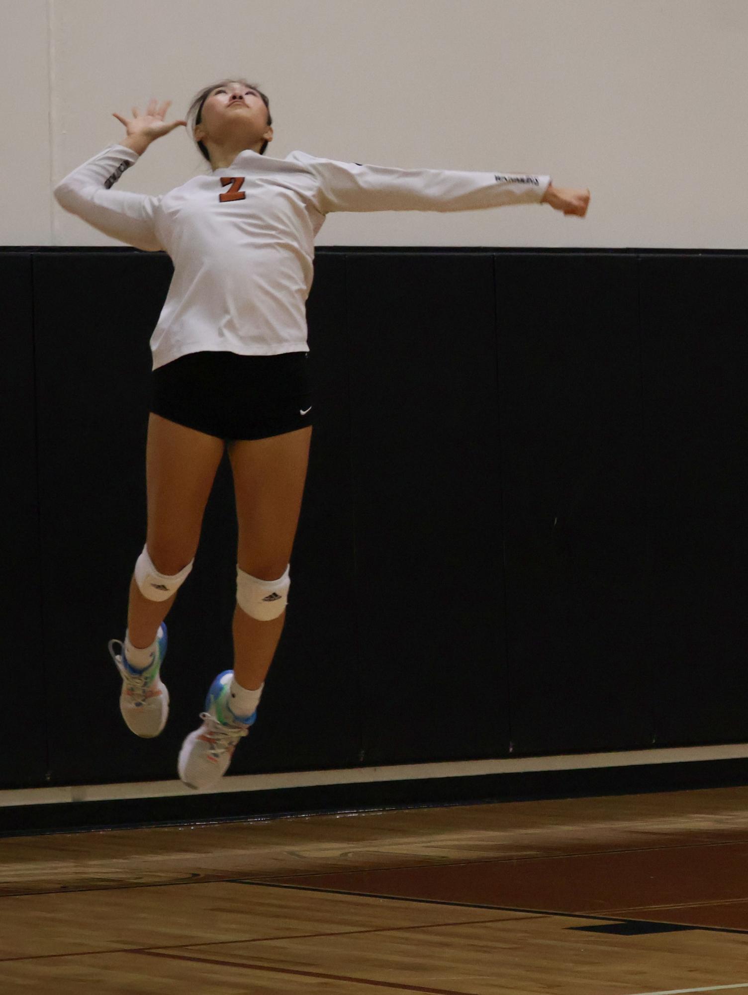 JV White Volleyball Dominates Manor Mustangs in Near Shutout Victory