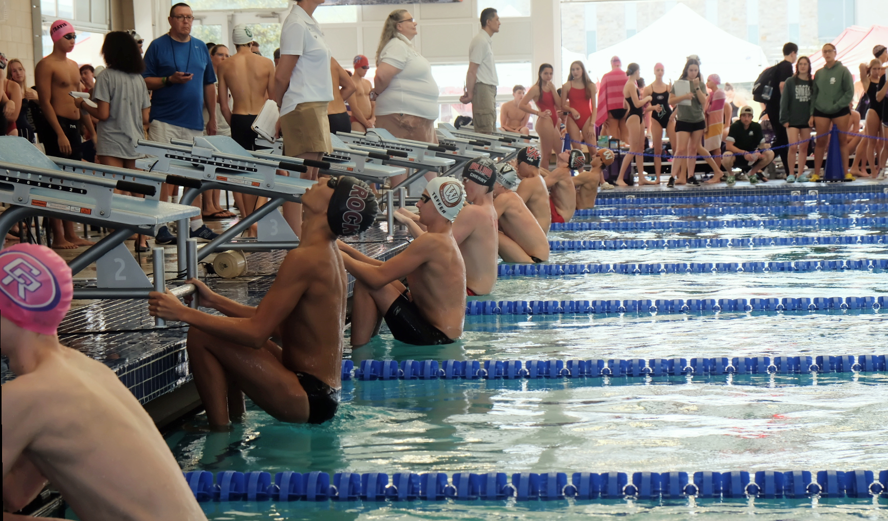 Swim and Dive Races to Victory in MavWood Invitational