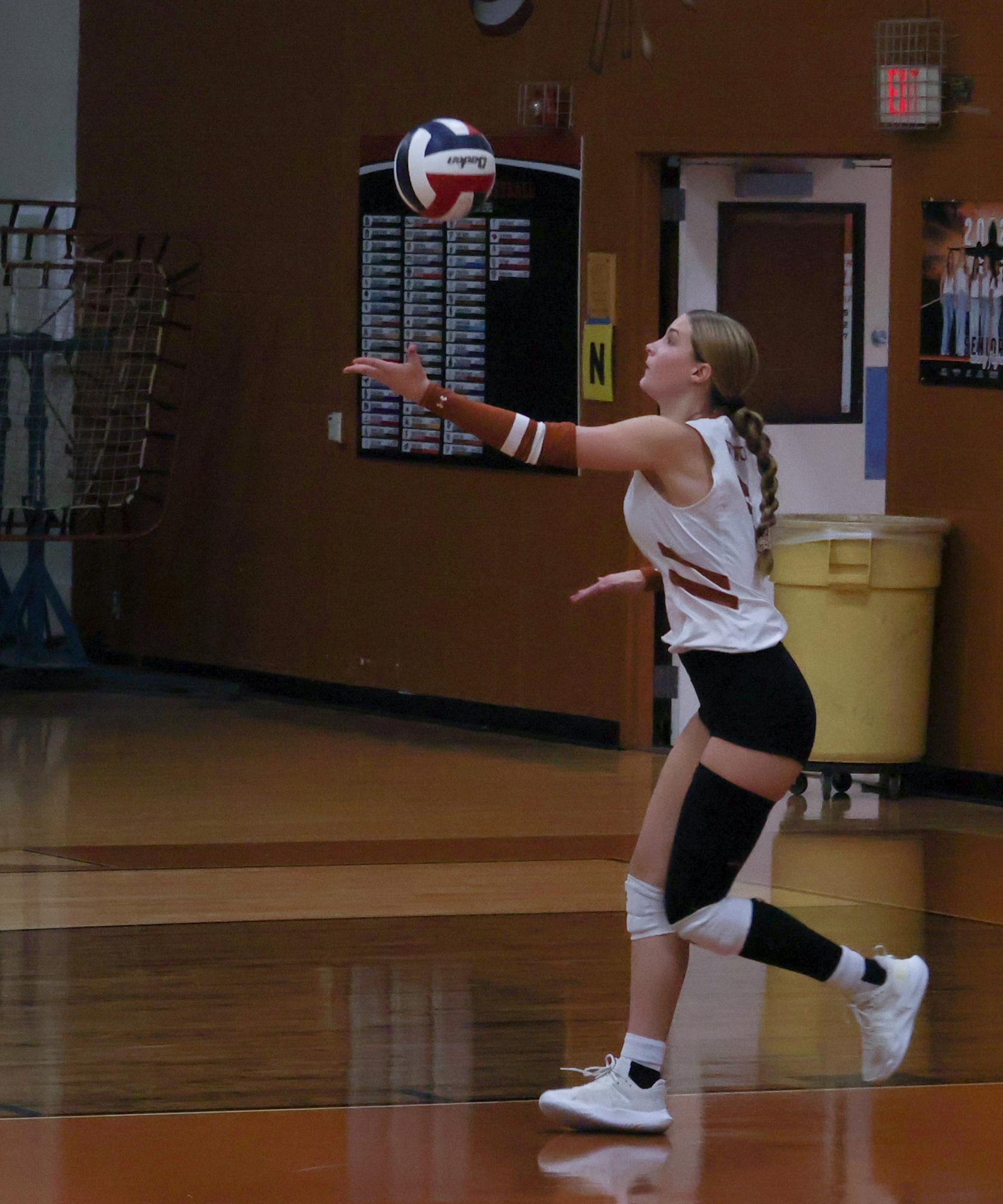 Varsity Volleyball Brings Home Loss to Round Rock