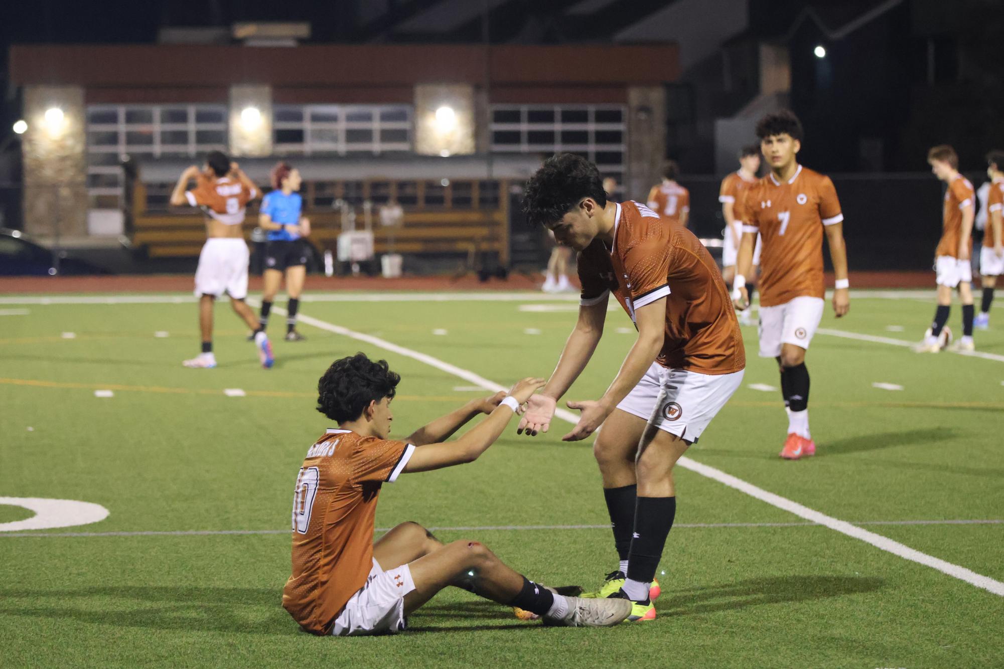 Varsity Boys Soccer Ends Winning Streak With Loss Against Vandegrift Vipers