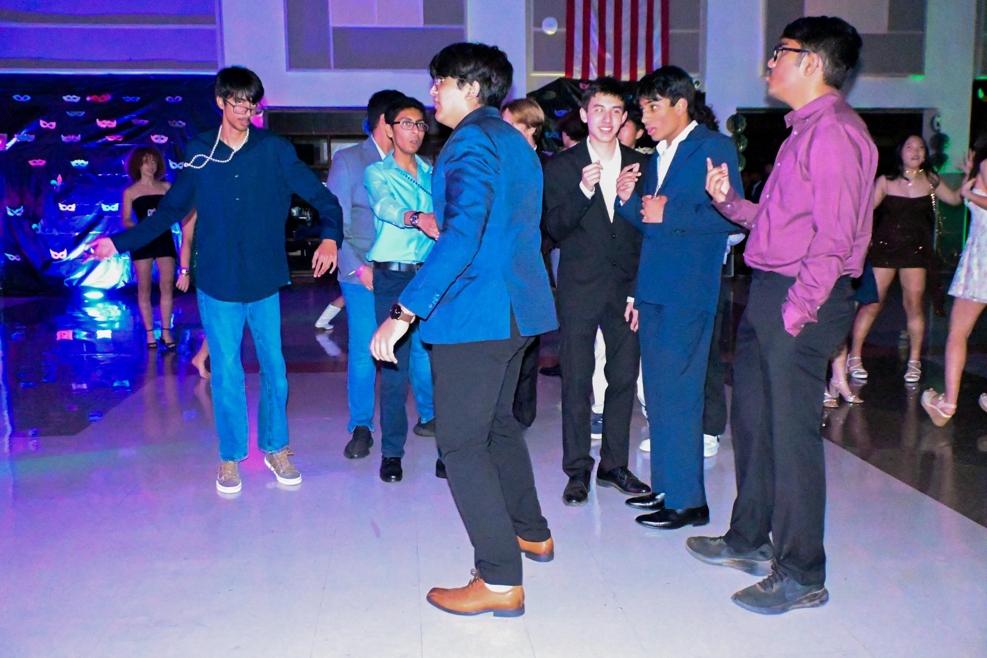 Students Rejoice at Mardi Gras-Themed Homecoming Dance