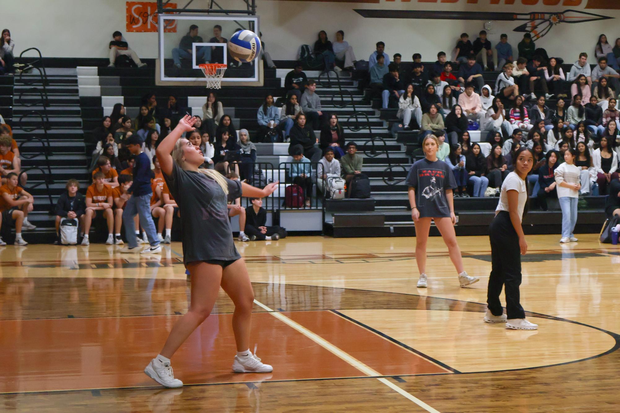 National Honor Society Hosts Boys Versus Girls Volleyball Match