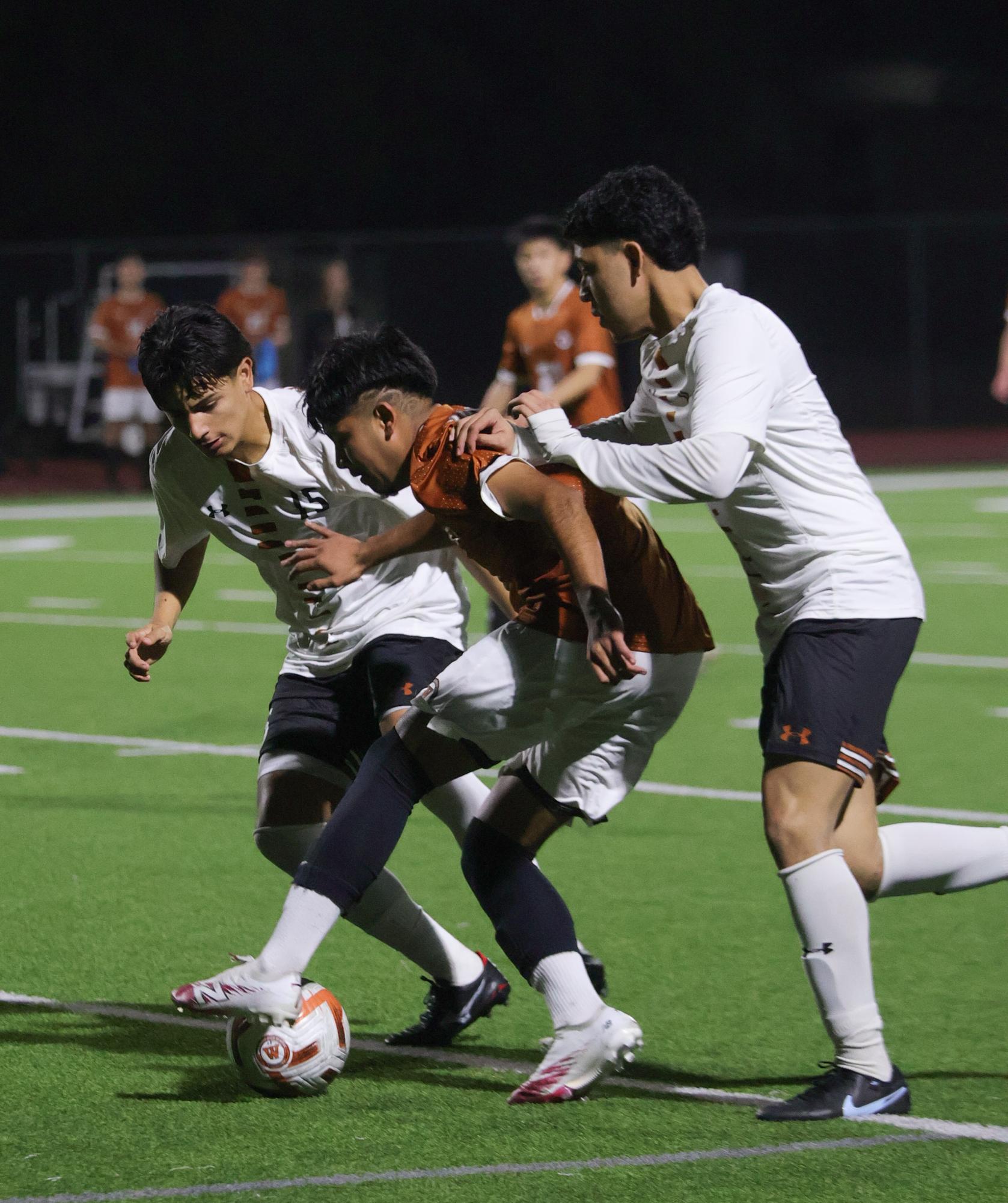Varsity Boys Soccer Dominate 4-1 Against Hutto