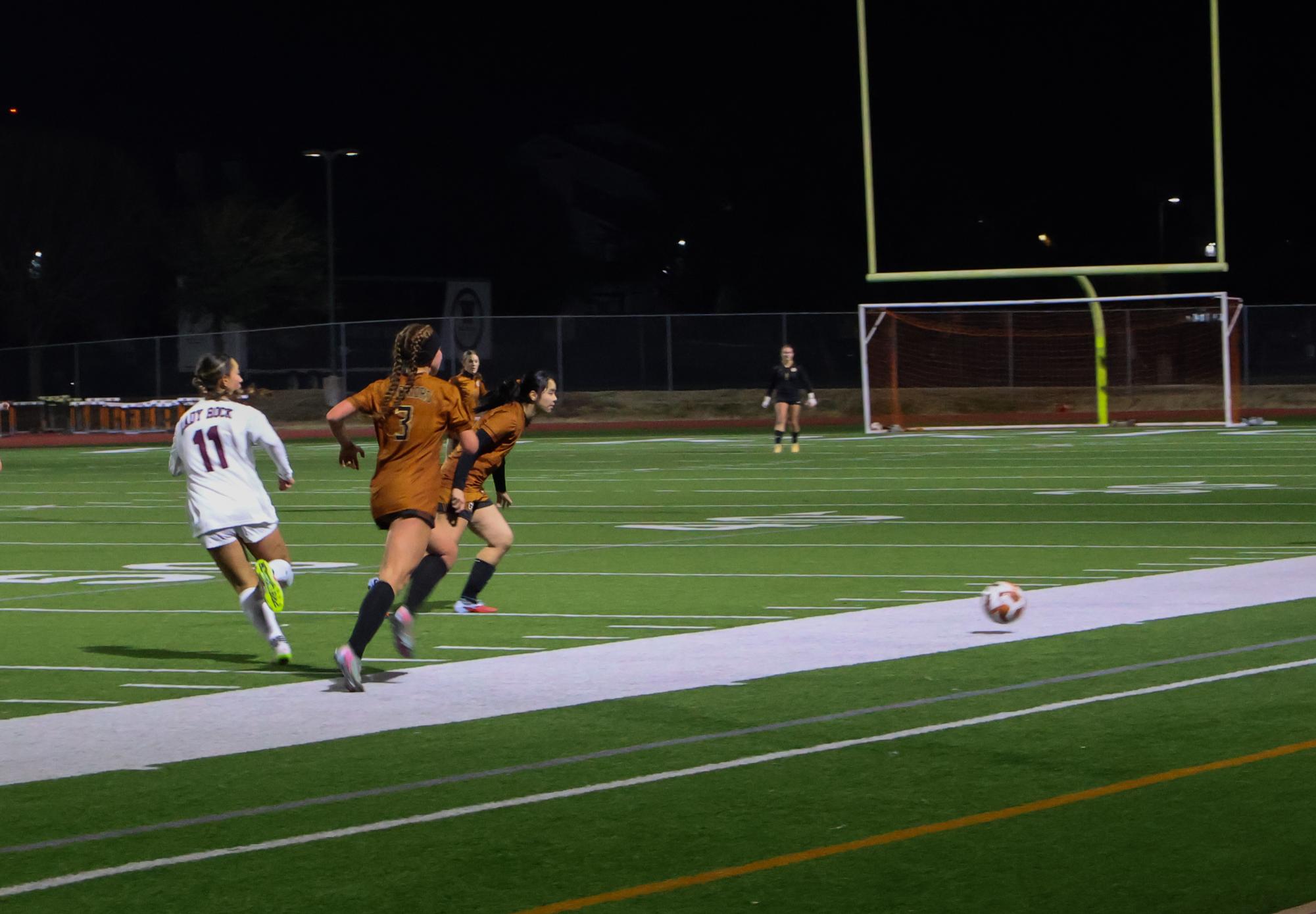 On the Hunt: Varsity Girls Soccer Battles Round Rock Dragons 1-1