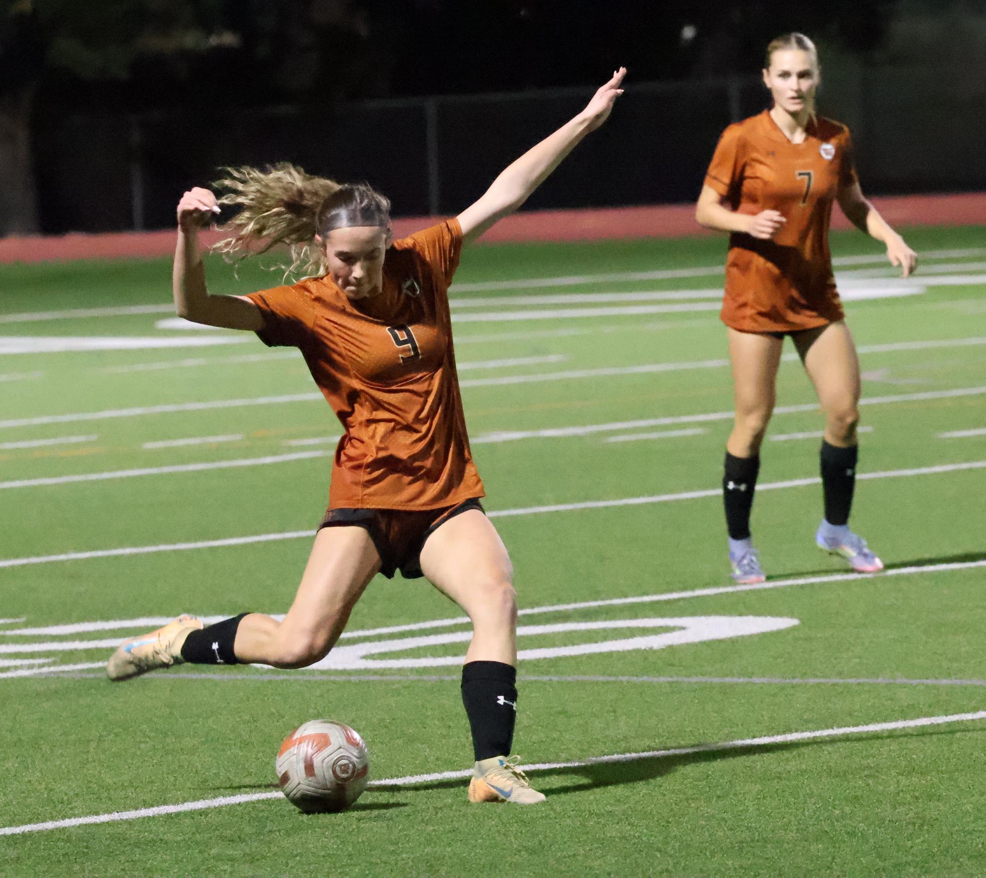 Strangled by the Vipers: Varsity Girls Soccer Falls Under Vandegrift 1-0