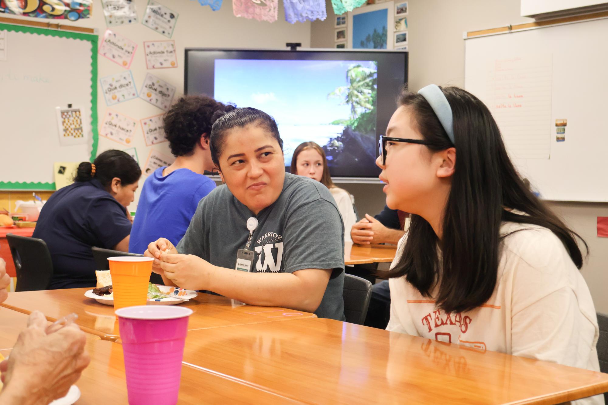 Sociedad Honoraria Hispánica Shows Warm Appreciation for Custodian Staff