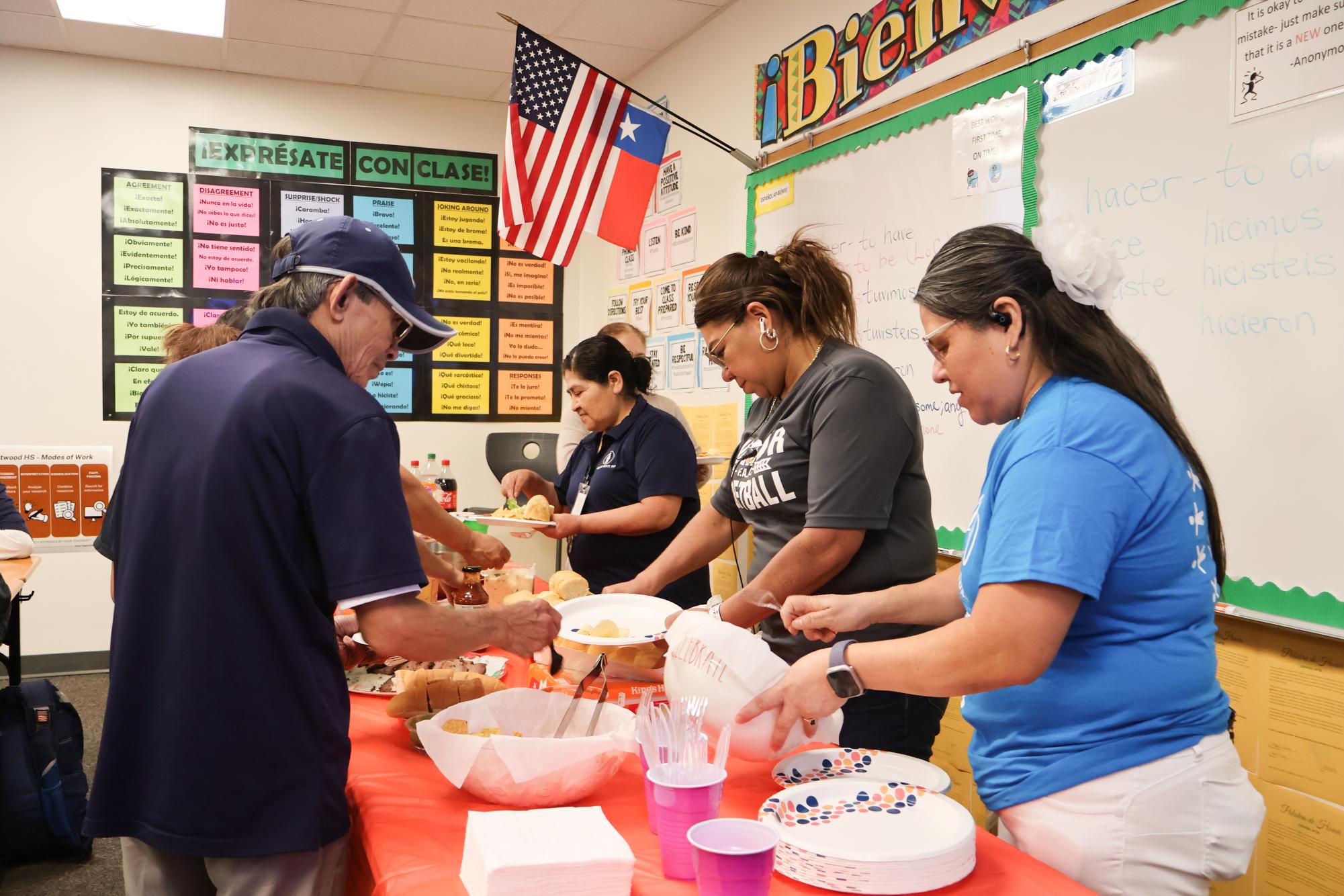 Sociedad Honoraria Hispánica Shows Warm Appreciation for Custodian Staff